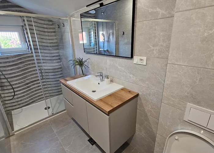 Blue Moon Apartment, Now With Jacuzzi Apartment