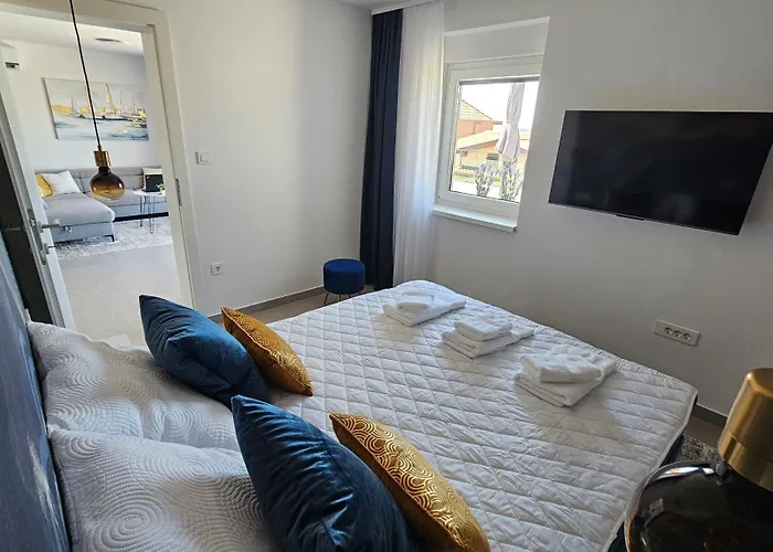 Apartment Blue Moon Apartment, Now With Jacuzzi Mandre