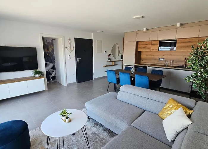 Blue Moon Apartment, Now With Jacuzzi Apartment Mandre