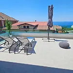 Blue Moon Apartment, Now With Jacuzzi Mandre