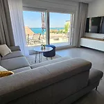 Blue Moon Apartment, Now With Jacuzzi Apartment