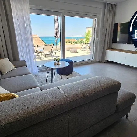 Blue Moon Apartment, Now With Jacuzzi