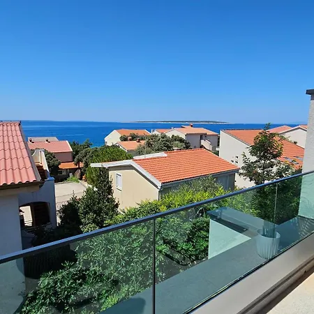 Blue Moon Apartment, Now With Jacuzzi