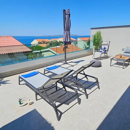 Blue Moon Apartment, Now With Jacuzzi