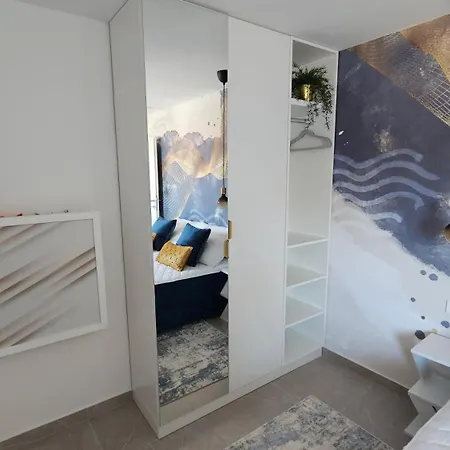 Apartment Blue Moon Apartment, Now With Jacuzzi Mandre