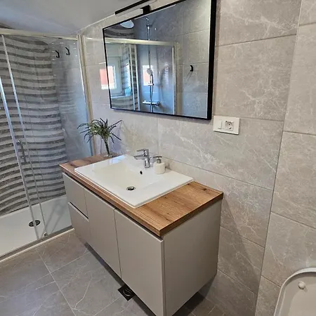 Blue Moon Apartment, Now With Jacuzzi Apartment