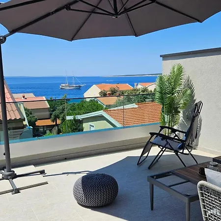Blue Moon Apartment, Now With Jacuzzi Mandre