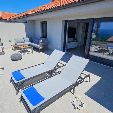 Blue Moon Apartment, Now With Jacuzzi * Mandre