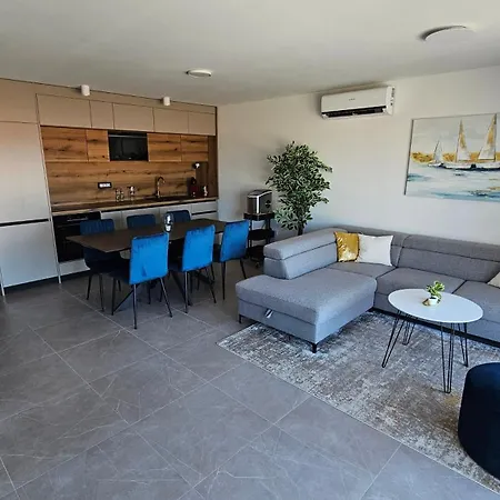 Blue Moon Apartment, Now With Jacuzzi Apartamento *