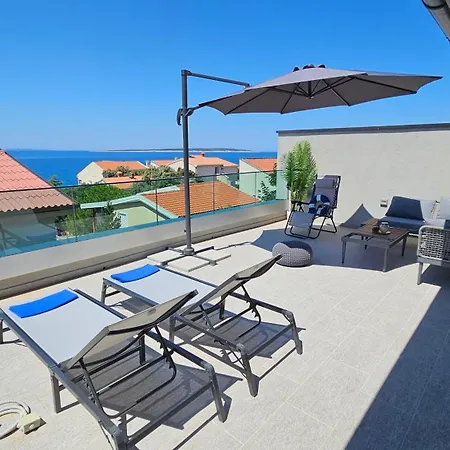 Blue Moon Apartment, Now With Jacuzzi