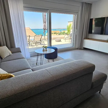 Blue Moon Apartment, Now With Jacuzzi Apartment