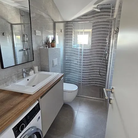 Blue Moon Apartment, Now With Jacuzzi Apartment Mandre