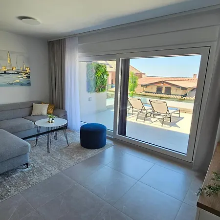 Blue Moon Apartment, Now With Jacuzzi