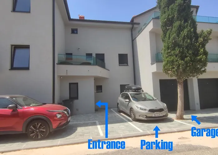 Blue Moon Apartment, Now With Jacuzzi * Mandre