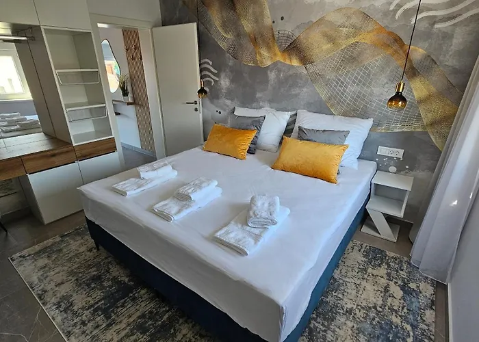 Blue Moon Apartment, Now With Jacuzzi * Mandre