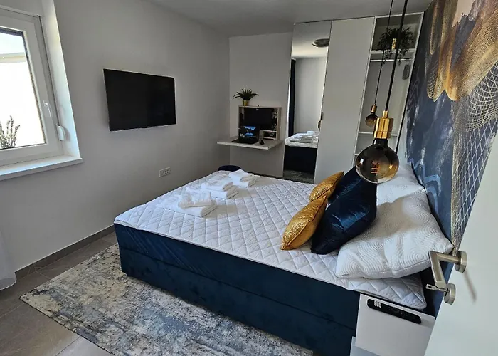 Blue Moon Apartment, Now With Jacuzzi * Mandre