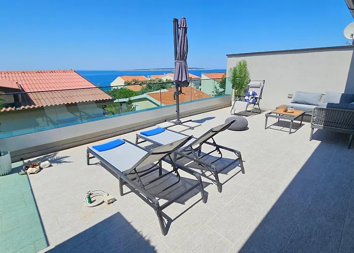 Blue Moon Apartment, Now With Jacuzzi