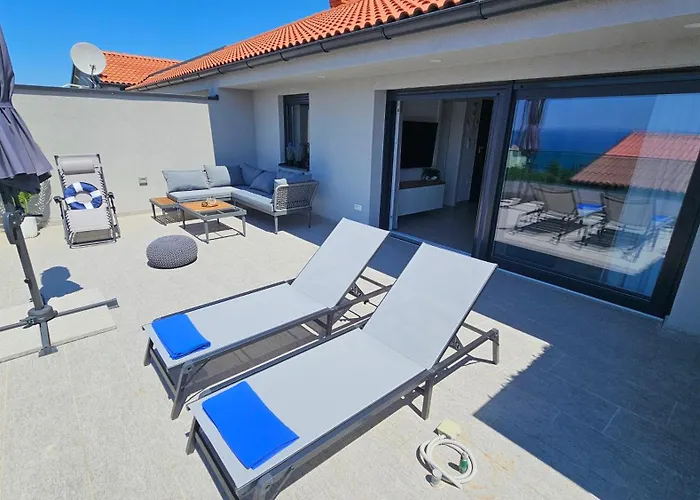 Blue Moon Apartment, Now With Jacuzzi * Mandre