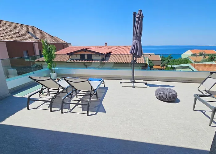 Blue Moon Apartment, Now With Jacuzzi Mandre