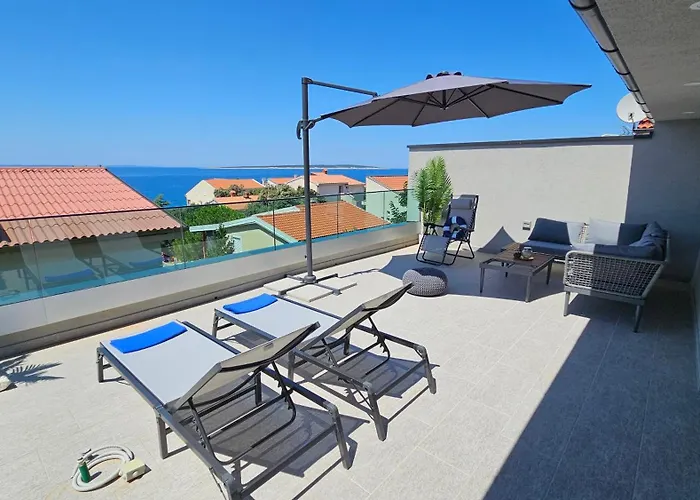 Blue Moon Apartment, Now With Jacuzzi