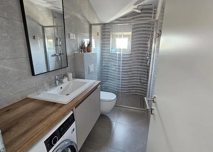 Blue Moon Apartment, Now With Jacuzzi Apartment Mandre