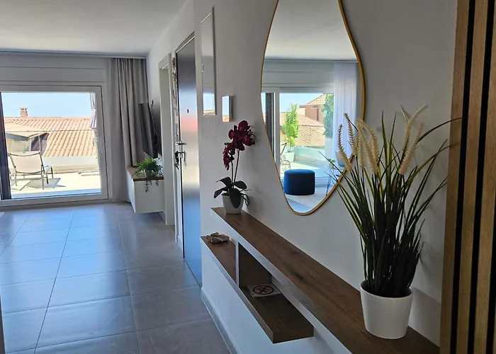 Blue Moon Apartment, Now With Jacuzzi *