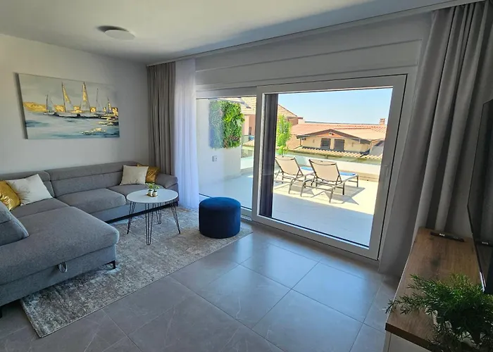 Blue Moon Apartment, Now With Jacuzzi