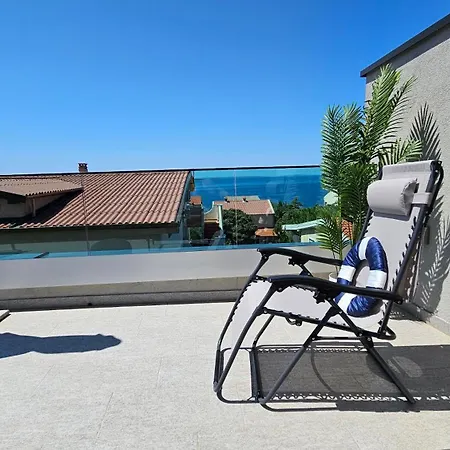 Daire Blue Moon Apartment, Now With Jacuzzi Mandre