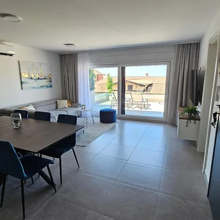 Blue Moon Apartment, Now With Jacuzzi Daire *