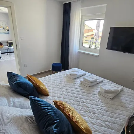 Lägenhet Blue Moon Apartment, Now With Jacuzzi Mandre