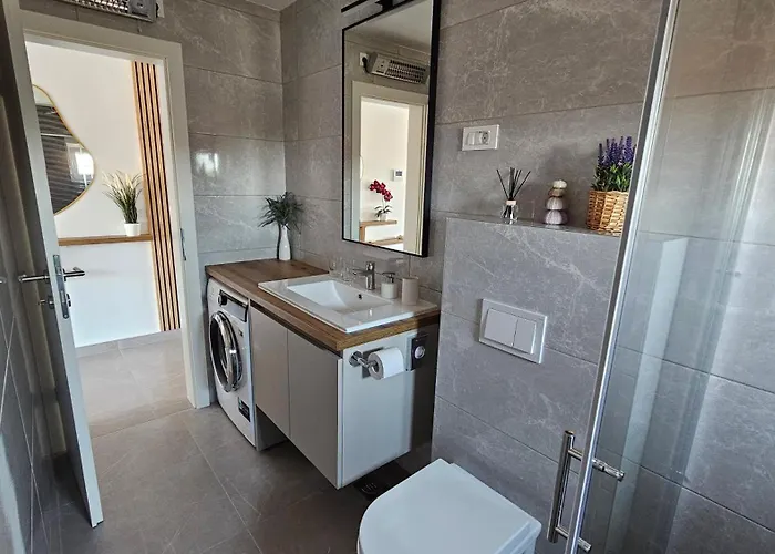 Blue Moon Apartment, Now With Jacuzzi Daire