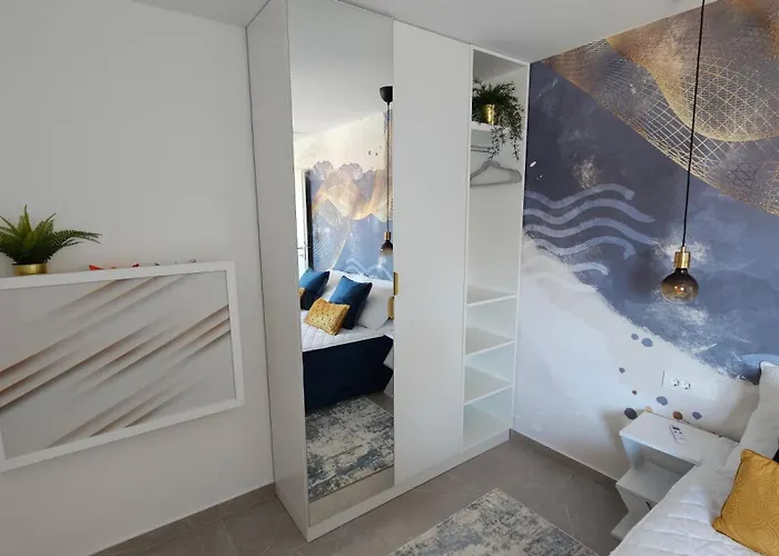 Daire Blue Moon Apartment, Now With Jacuzzi Mandre