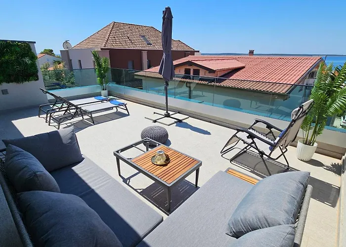 Blue Moon Apartment, Now With Jacuzzi * Mandre