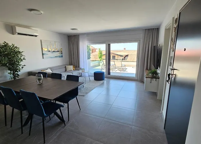 Blue Moon Apartment, Now With Jacuzzi Daire *