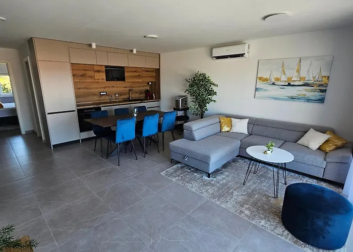 Blue Moon Apartment, Now With Jacuzzi Daire *