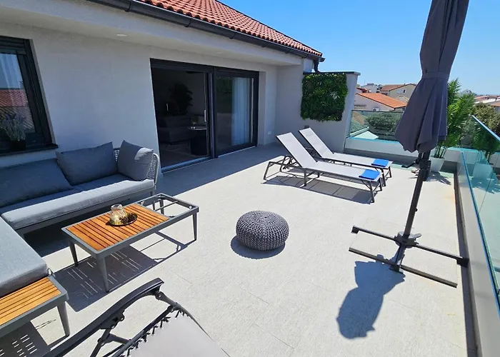 Blue Moon Apartment, Now With Jacuzzi * Mandre