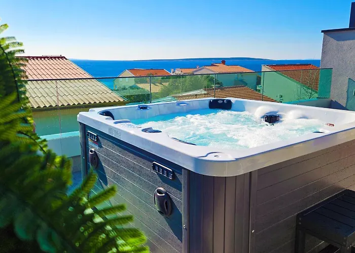 Blue Moon Apartment, Now With Jacuzzi